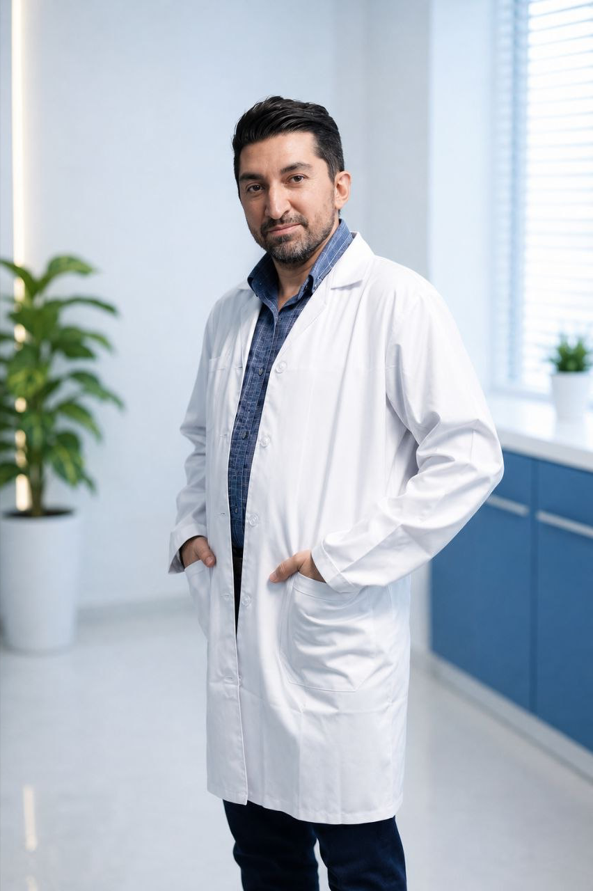 دکتر مجتبی بیگدلی در محیط کلینیک